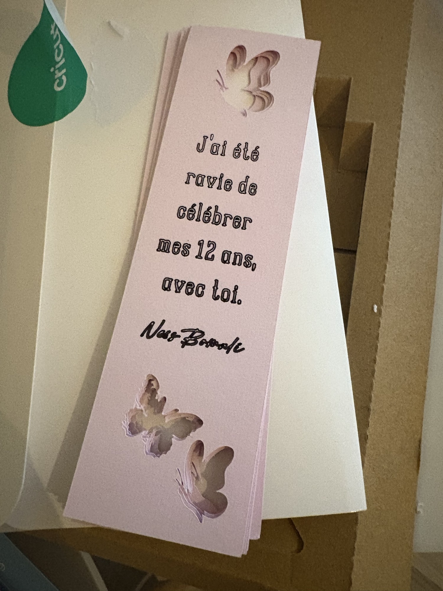 Marque-page rose découpé avec papillons, souvenir d'anniversaire